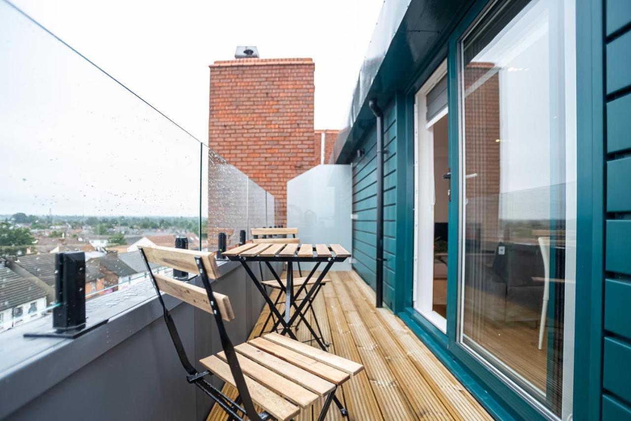 Deluxe Chic 1 2 Bed Apts Near Heathrow Legoland Windsor Slough Villa Exterior photo