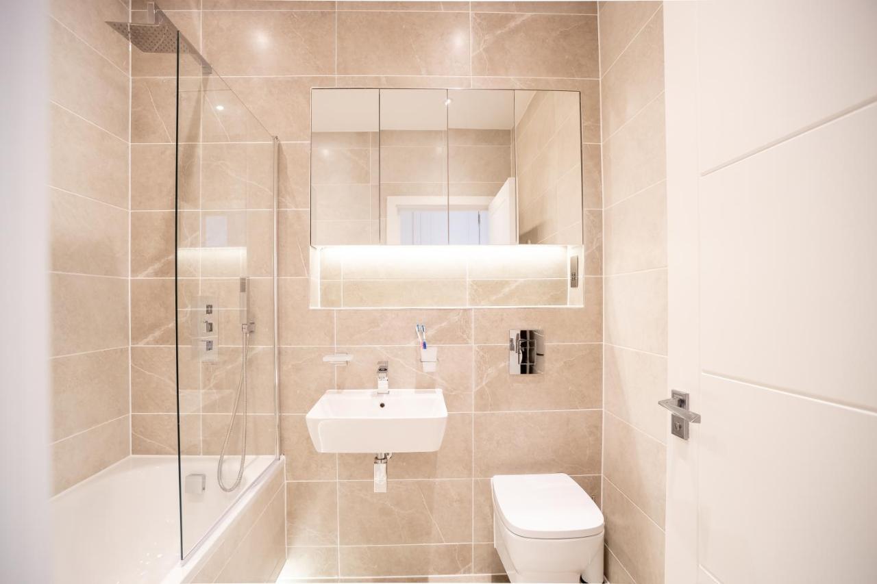 Deluxe Chic 1 2 Bed Apts Near Heathrow Legoland Windsor Slough Villa Exterior photo