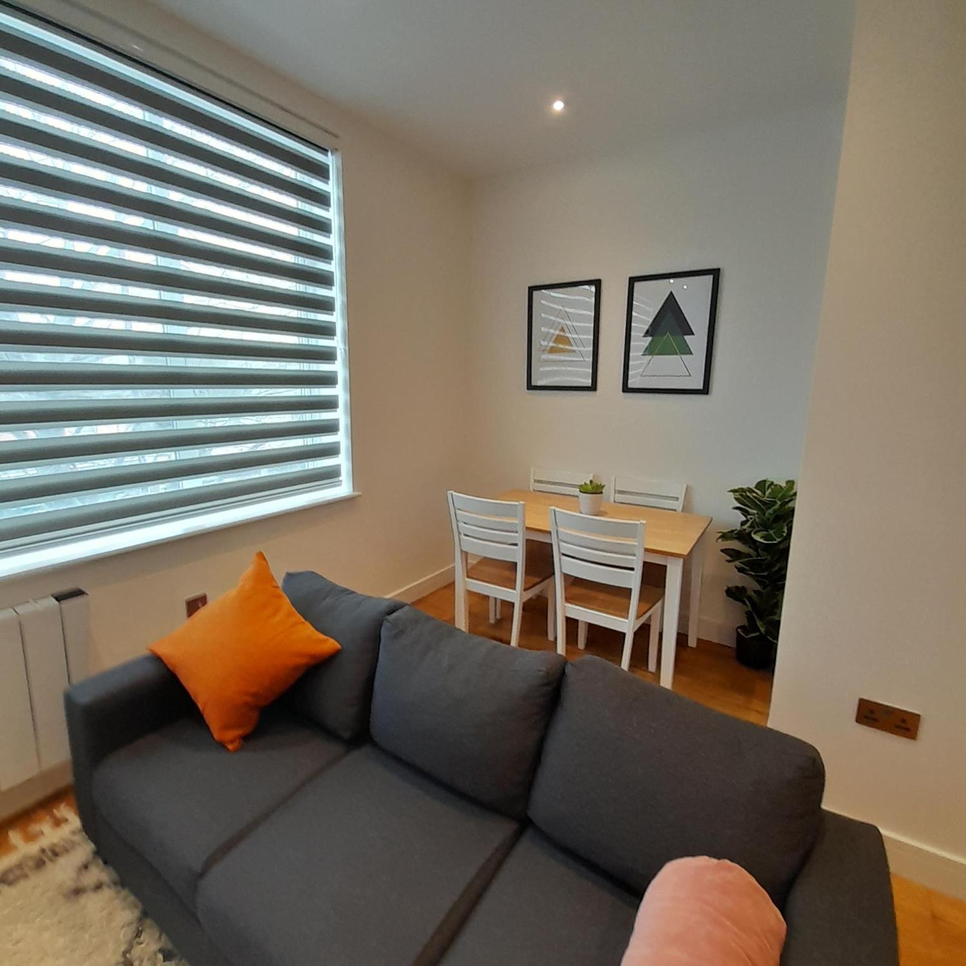 Deluxe Chic 1 2 Bed Apts Near Heathrow Legoland Windsor Slough Villa Exterior photo